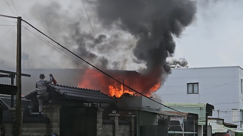 Đám cháy dữ dội vào sáng 2-8-2024, tại nhà số 05 Nguyễn Hữu Huân (phường Tây Sơn, TP. Pleiku). Ảnh: Ngọc Duy Đám cháy dữ dội vào sáng 2-8-2024, tại nhà số 05 Nguyễn Hữu Huân (phường Tây Sơn, TP. Pleiku). Ảnh: Ngọc Duy