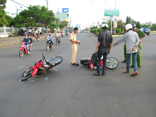 Hiện trường một vụ tai nạn giao thông trên địa bàn TP. Pleiku. Ảnh minh họa Hiện trường một vụ tai nạn giao thông trên địa bàn TP. Pleiku. Ảnh minh họa