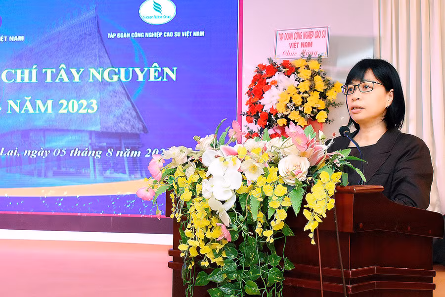 Tỉnh ủy viên, Phó Chủ tịch Phụ trách UBND tỉnh Gia Lai Nguyễn Thị Thanh Lịch phát biểu tại lễ trao giải. Ảnh: Đức Thụy