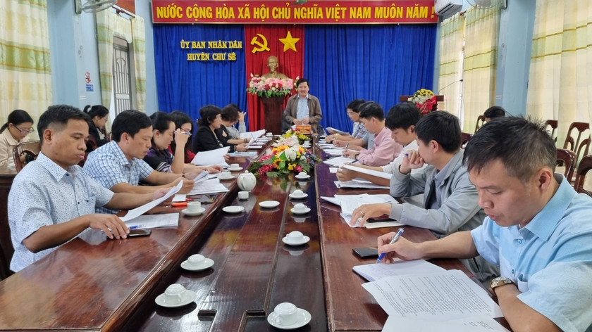Quang cảnh buổi làm việc của đoàn khảo sát với UBND huyện Chư Sê. Ảnh: H.P Quang cảnh buổi làm việc của đoàn khảo sát với UBND huyện Chư Sê. Ảnh: H.P