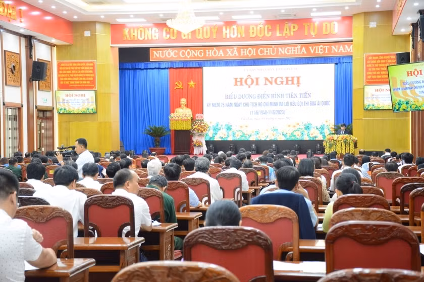 Toàn cảnh Hội nghị biểu dương điển hình tiên tiến nhân kỷ niệm 75 năm Ngày Chủ tịch Hồ Chí Minh ra lời kêu gọi thi đua ái quốc (11/6/1948-11/6/2023). Ảnh: Lam Nguyên