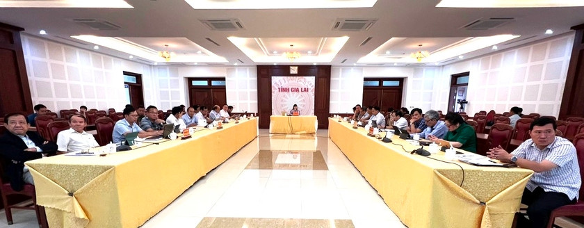 Các thành viên Ban Chỉ đạo các CTMTQG giai đoạn 2021-2025 của tỉnh tham dự phiên họp tại điểm cầu UBND tỉnh Gia Lai. Ảnh: Đinh Yến Các thành viên Ban Chỉ đạo các CTMTQG giai đoạn 2021-2025 của tỉnh tham dự phiên họp tại điểm cầu UBND tỉnh Gia Lai. Ảnh: Đinh Yến