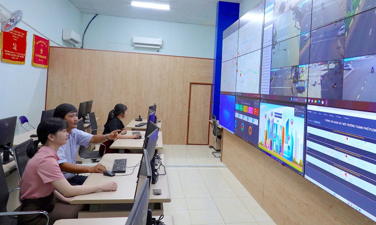 Không gian làm việc tại Trung tâm điều hành đô thị thông minh TP. Pleiku. Ảnh: Mộc Trà Không gian làm việc tại Trung tâm điều hành đô thị thông minh TP. Pleiku. Ảnh: Mộc Trà