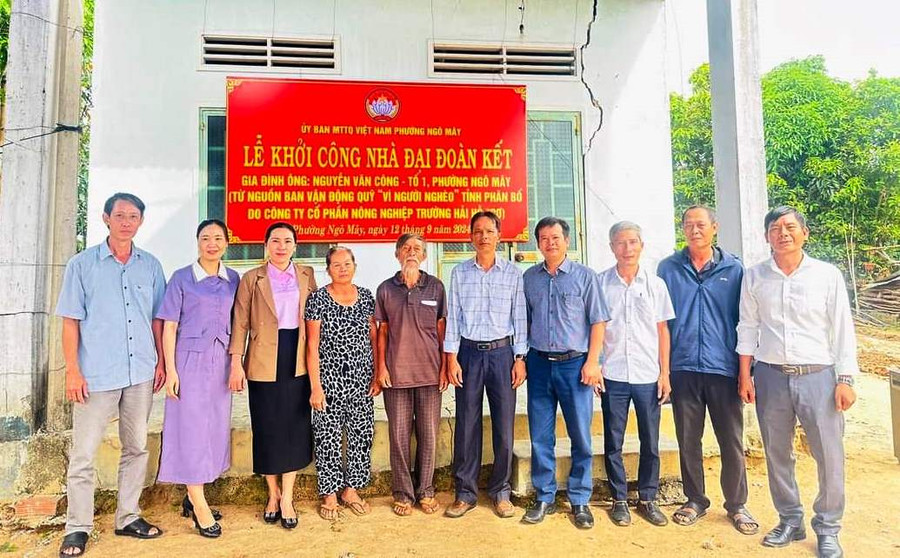 Các đại biểu tham gia lễ khởi công nhà Đại đoàn kết cho gia đình ông Nguyễn Văn Công (tổ 1, phường Ngô Mây, thị xã An Khê). Ảnh: Kỳ Anh Các đại biểu tham gia lễ khởi công nhà Đại đoàn kết cho gia đình ông Nguyễn Văn Công (tổ 1, phường Ngô Mây, thị xã An Khê). Ảnh: Kỳ Anh