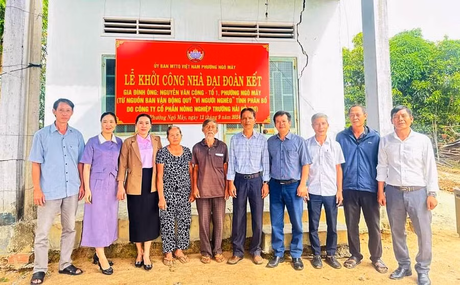 Các đại biểu tham gia lễ khởi công nhà Đại đoàn kết cho gia đình ông Nguyễn Văn Công (tổ 1, phường Ngô Mây, thị xã An Khê). Ảnh: Kỳ Anh Các đại biểu tham gia lễ khởi công nhà Đại đoàn kết cho gia đình ông Nguyễn Văn Công (tổ 1, phường Ngô Mây, thị xã An Khê). Ảnh: Kỳ Anh
