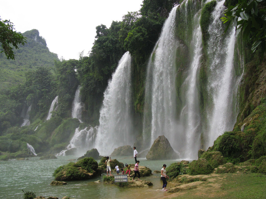 Một góc thác Bản Giốc bồng bềnh như suối tóc. Ảnh: Trần Đức Một góc thác Bản Giốc bồng bềnh như suối tóc. Ảnh: Trần Đức