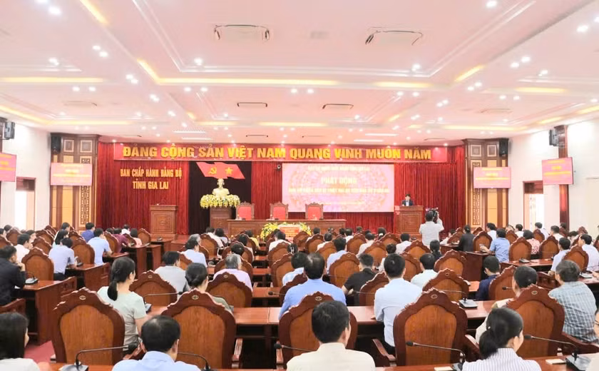 Quang cảnh buổi phát động ủng hộ đồng bào bị thiệt hại do bão số 3 gây ra. Ảnh: Quang Tấn