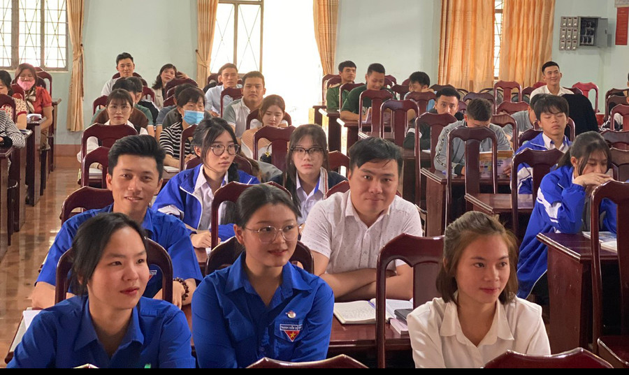 Các học viên tham gia lớp bồi dưỡng nhận thức về Đảng. Ảnh: Phương Lộc Các học viên tham gia lớp bồi dưỡng nhận thức về Đảng. Ảnh: Phương Lộc