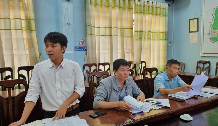 Ông Trịnh Xuân Đạt-Phó Giám đốc Chi nhánh Văn phòng đăng ký đất đai huyện Chư Sê nêu ý kiến tại buổi làm việc. Ảnh: H.P Ông Trịnh Xuân Đạt-Phó Giám đốc Chi nhánh Văn phòng đăng ký đất đai huyện Chư Sê nêu ý kiến tại buổi làm việc. Ảnh: H.P