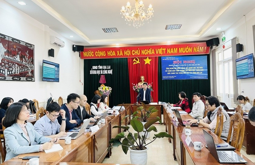 Hội nghị nghiệm thu đề tài “Ứng dụng mô hình Swat để đánh giá, dự báo và cảnh báo tình trạng xói mòn đất trên đất dốc canh tác vùng đồi núi tại tỉnh Gia Lai”. Ảnh: Trần Dung Hội nghị nghiệm thu đề tài “Ứng dụng mô hình Swat để đánh giá, dự báo và cảnh báo tình trạng xói mòn đất trên đất dốc canh tác vùng đồi núi tại tỉnh Gia Lai”. Ảnh: Trần Dung