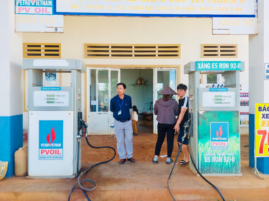 Chi nhánh xăng dầu-Công ty TNHH một thành viên Tín Nhiệm bán hàng kém chất lượng bị xử phạt gần 46 triệu đồng. Ảnh: M.K Chi nhánh xăng dầu-Công ty TNHH một thành viên Tín Nhiệm bán hàng kém chất lượng bị xử phạt gần 46 triệu đồng. Ảnh: M.K