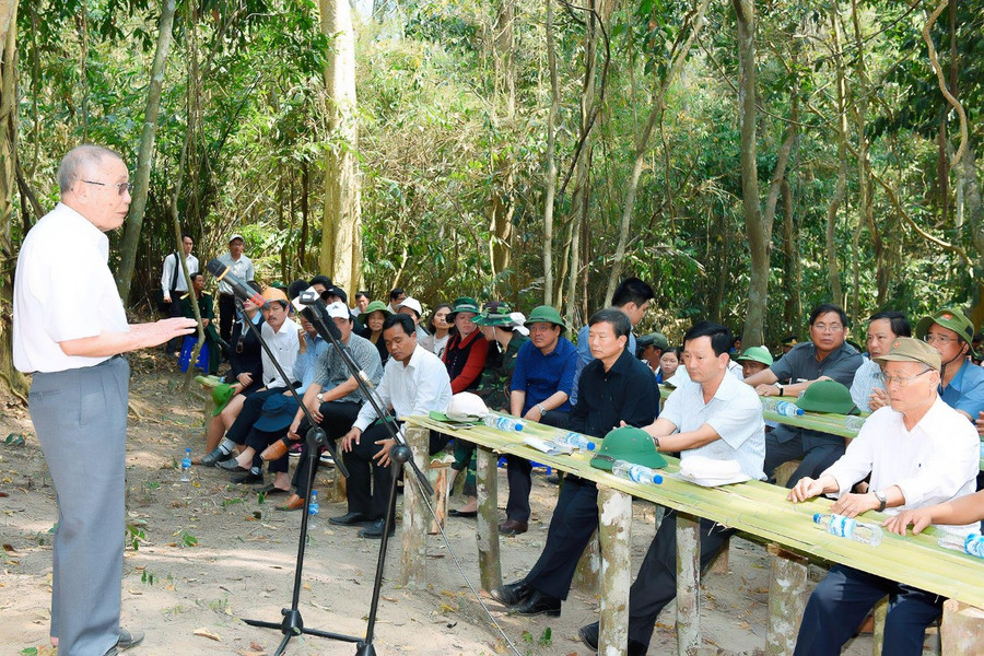 Nguyên Phó Bí thư Tỉnh ủy Ngô Thành góp ý xây dựng tại Khu di tích lịch sử cách mạng của tỉnh tại xã Krong, huyện Kbang. Ảnh Đ.T Nguyên Phó Bí thư Tỉnh ủy Ngô Thành góp ý xây dựng tại Khu di tích lịch sử cách mạng của tỉnh tại xã Krong, huyện Kbang. Ảnh Đ.T