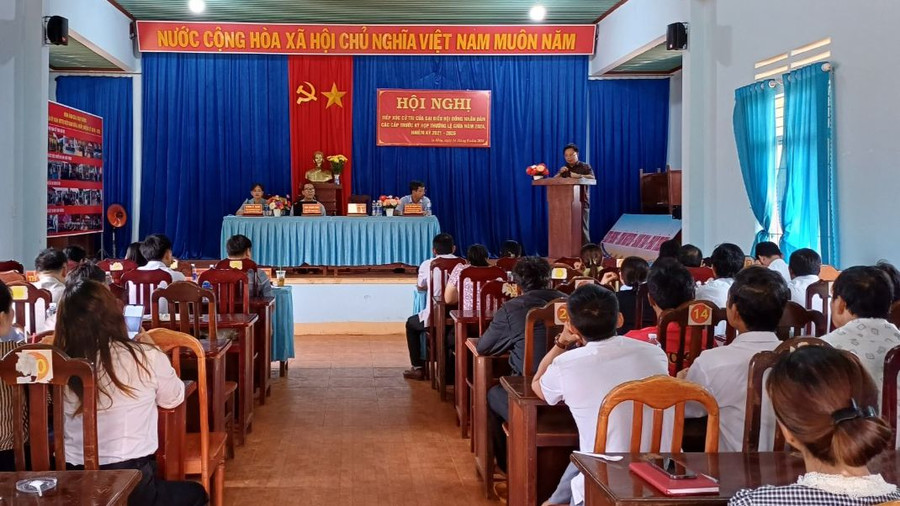 Quang cảnh buổi tiếp xúc cử tri của đại biểu HĐND tỉnh tại xã Ia Hlốp (huyện Chư Sê). Ảnh: Anh Quân