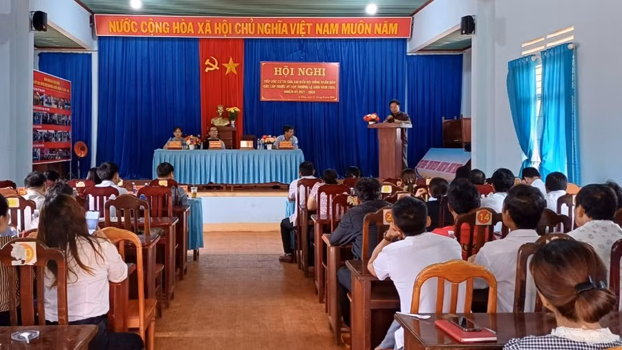 Quang cảnh buổi tiếp xúc cử tri của đại biểu HĐND tỉnh tại xã Ia Hlốp (huyện Chư Sê). Ảnh: Anh Quân