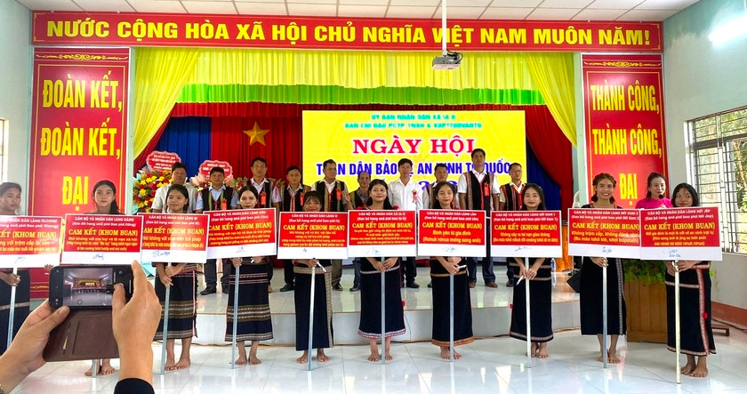 Tại Ngày hội cam kết giao ước thực hiện phong trào toàn dân bảo vệ ANTQ vững mạnh toàn diện. Ảnh: Phương Lộc Tại Ngày hội cam kết giao ước thực hiện phong trào toàn dân bảo vệ ANTQ vững mạnh toàn diện. Ảnh: Phương Lộc