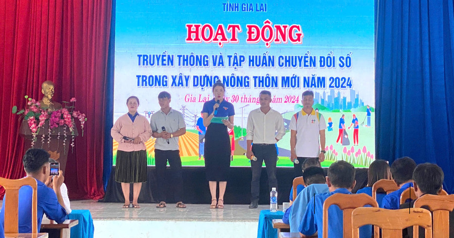 Tỉnh Đoàn Gia Lai phối hợp với Huyện Đoàn Ia Pa truyền thông và tập huấn chuyển đổi số trong xây dựng nông thôn mới năm 2024 tại xã Pờ Tó. Ảnh: Hà Thành Tỉnh Đoàn Gia Lai phối hợp với Huyện Đoàn Ia Pa truyền thông và tập huấn chuyển đổi số trong xây dựng nông thôn mới năm 2024 tại xã Pờ Tó. Ảnh: Hà Thành