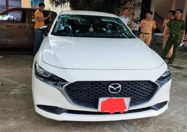 Đối tượng Nguyễn Thị Lệ Thương và Phùng Thị Ngọc Hiền đã thuê xe ô tô rồi dùng giấy đăng ký xe giả để đưa xe đi cầm cố và chiếm đoạt. Ảnh minh họa Đối tượng Nguyễn Thị Lệ Thương và Phùng Thị Ngọc Hiền đã thuê xe ô tô rồi dùng giấy đăng ký xe giả để đưa xe đi cầm cố và chiếm đoạt. Ảnh minh họa