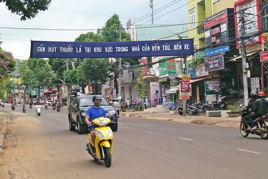 Nhiều tuyến đường trên địa bàn tỉnh treo băng rôn tuyên truyền về phòng-chống tác hại của thuốc lá. Ảnh: N.Y Nhiều tuyến đường trên địa bàn tỉnh treo băng rôn tuyên truyền về phòng-chống tác hại của thuốc lá. Ảnh: N.Y