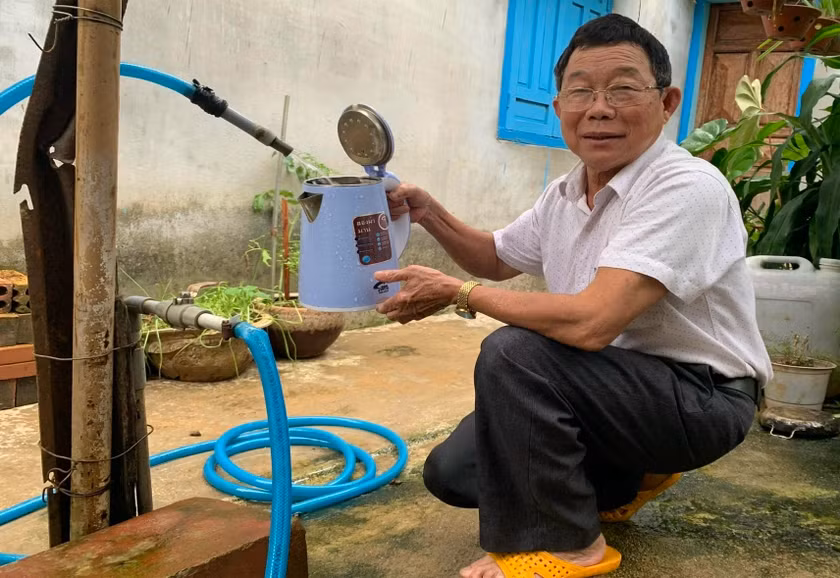 Người dân TP. Pleiku sử dụng nước sạch sinh hoạt từ công trình cấp nước tập trung. Ảnh: Nhật Hào