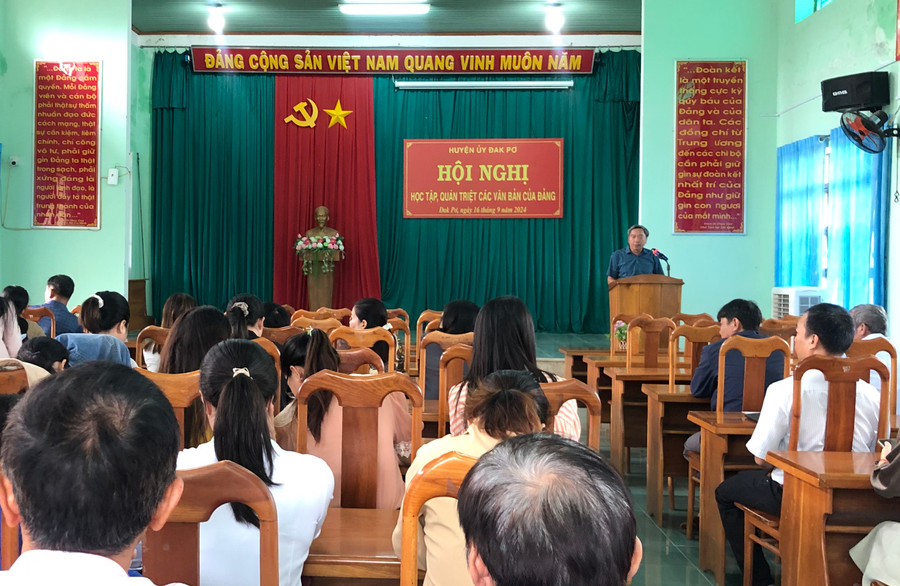 Quang cảnh hội nghị quán triệt các văn bản của Đảng. Ảnh: Lan Anh Quang cảnh hội nghị quán triệt các văn bản của Đảng. Ảnh: Lan Anh