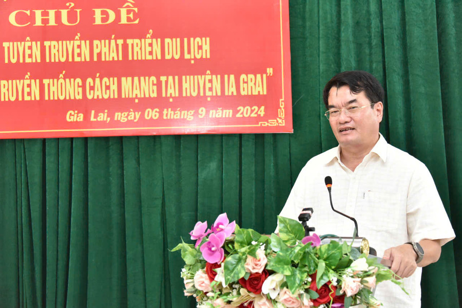 Bí thư Huyện ủy Ia Grai Tống Thới Mốc phát biểu tại buổi sinh hoạt. Ảnh: Đ.T Bí thư Huyện ủy Ia Grai Tống Thới Mốc phát biểu tại buổi sinh hoạt. Ảnh: Đ.T