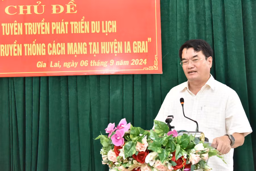 Bí thư Huyện ủy Ia Grai Tống Thới Mốc phát biểu tại buổi sinh hoạt. Ảnh: Đ.T