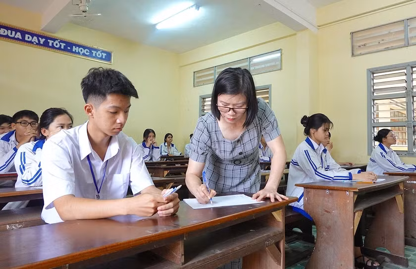 Thí sinh dự thi thử tốt nghiệp THPT. Ảnh: M.T