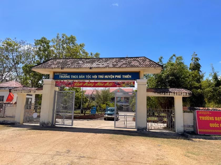 Trường THCS Dân tộc Nội trú huyện Phú Thiện sử dụng sai quỹ Hội phụ huynh học sinh. Ảnh: Văn Ngọc Trường THCS Dân tộc Nội trú huyện Phú Thiện sử dụng sai quỹ Hội phụ huynh học sinh. Ảnh: Văn Ngọc
