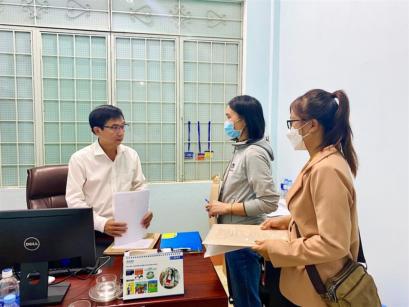 Các nhân nộp Phiếu Đăng ký dự tuyển giáo viên tại Phòng Giáo dục và Đào tạo TP. Pleiku (số 76 Tăng Bạt Hổ, TP. Pleiku) từ 7 giờ ngày 29-1 đến hết 17 giờ ngày 5-3-2024. Ảnh: Mộc Trà Các nhân nộp Phiếu Đăng ký dự tuyển giáo viên tại Phòng Giáo dục và Đào tạo TP. Pleiku (số 76 Tăng Bạt Hổ, TP. Pleiku) từ 7 giờ ngày 29-1 đến hết 17 giờ ngày 5-3-2024. Ảnh: Mộc Trà