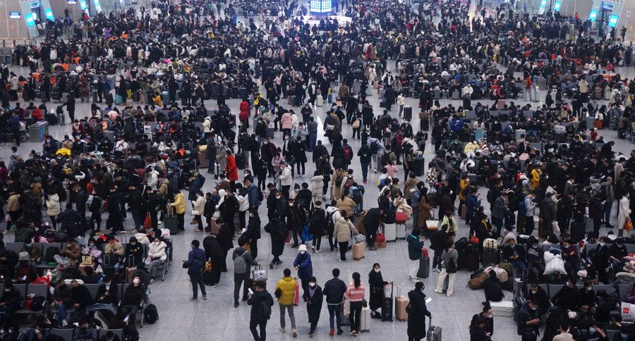 Du khách chờ tàu tại nhà ga Đông Hàng Châu, Chiết Giang, Trung Quốc ngày 20-1. REUTERS/thanhnien Du khách chờ tàu tại nhà ga Đông Hàng Châu, Chiết Giang, Trung Quốc ngày 20-1. REUTERS/thanhnien