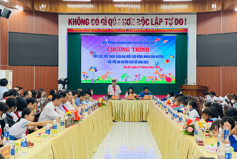 Quang cảnh buổi tiếp xúc, đối thoại. Ảnh: Trần Dung Quang cảnh buổi tiếp xúc, đối thoại. Ảnh: Trần Dung