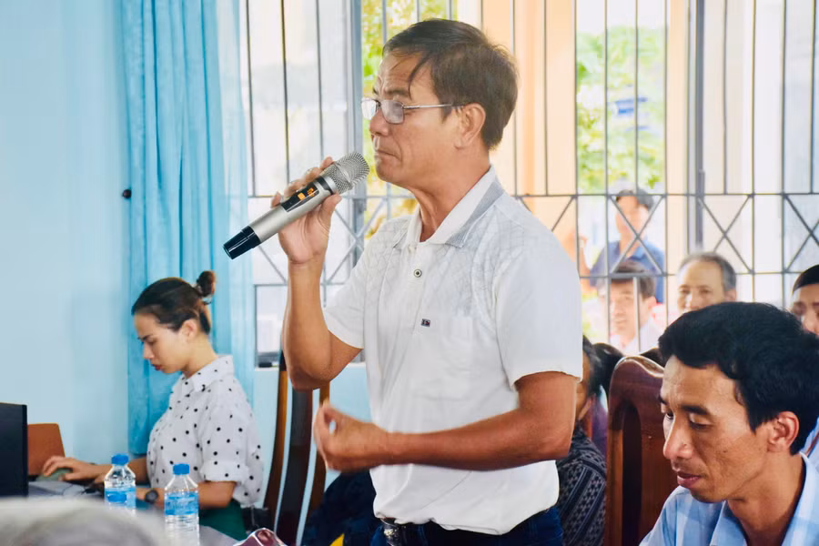 Cử tri Nguyễn Chất Sâm (tổ 3, thị trấn Ia Ly, huyện Chư Păh) kiến nghị về vấn đề liên kết trong sản xuất nông nghiệp. Ảnh: Trần Dung