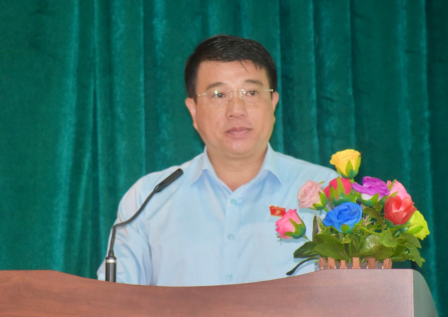 Ông Y Thanh Hà Niê Kđăm-Ủy viên Ban Chấp hành Trung ương Đảng, Ủy viên Ủy ban Thường vụ Quốc hội, Chủ tịch Hội đồng Dân tộc của Quốc hội phát biểu tại buổi tiếp xúc cử tri. Ảnh: Trần Dung