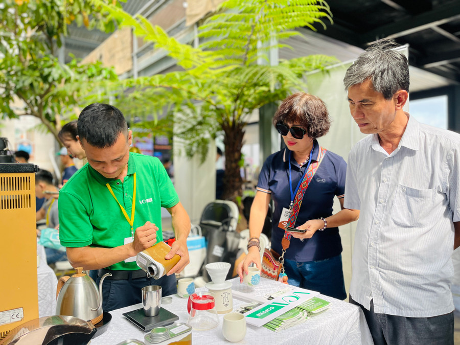 Gia Lai Coffee Festival tạo mối liên kết giữa người nông dân-nhà rang xay-chủ quán cà phê-người pha chế-người tiêu dùng. Ảnh: Trần Dung