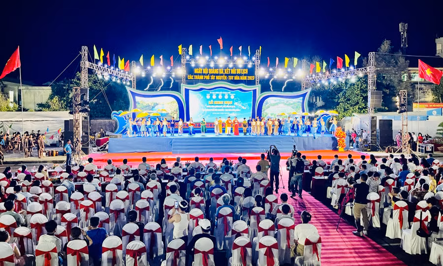 Quang cảnh Lễ khai mạc Ngày hội. Ảnh: Trần Dung