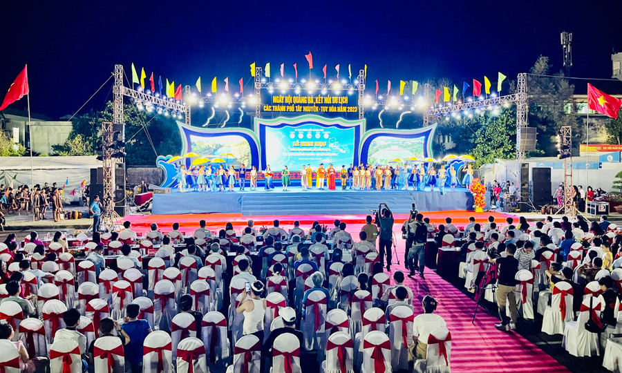 Quang cảnh Lễ khai mạc Ngày hội. Ảnh: Trần Dung Quang cảnh Lễ khai mạc Ngày hội. Ảnh: Trần Dung