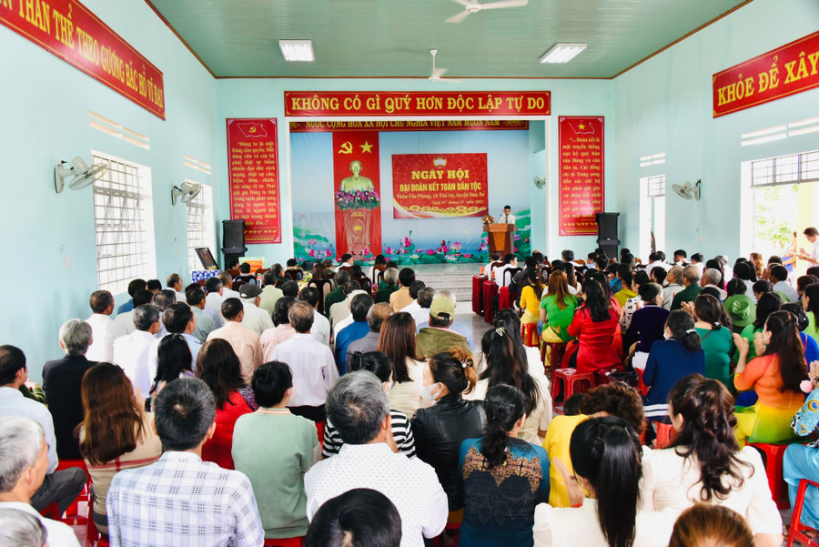 Đông đảo người dân thôn Tân Phong tham dự Ngày hội. Ảnh: Đức Thụy