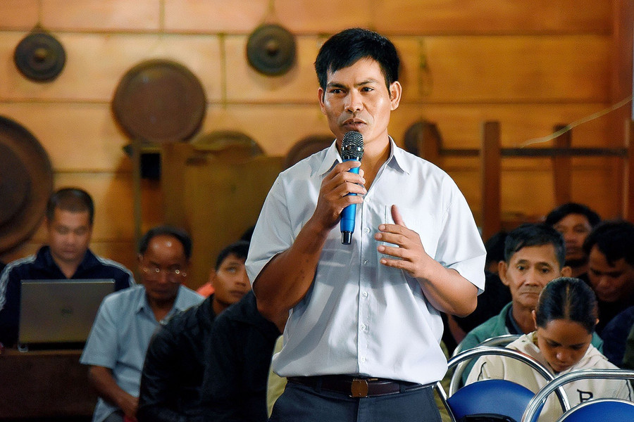 Cử tri thẳng thắn nêu các ý kiến, kiến nghị. Ảnh: Đức Thụy Cử tri thẳng thắn nêu các ý kiến, kiến nghị. Ảnh: Đức Thụy