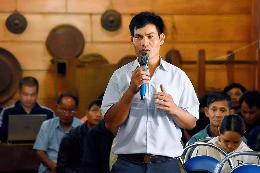 Cử tri thẳng thắn nêu các ý kiến, kiến nghị. Ảnh: Đức Thụy