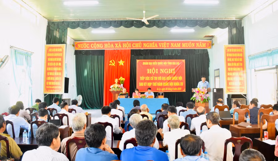 Quang cảnh buổi tiếp xúc cử tri tại thị trấn Ia Ly, huyện Chư Păh. Ảnh: Trần Dung