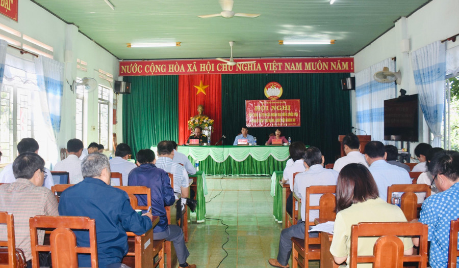 Quang cảnh buổi tiếp xúc cử tri. Ảnh: Trần Dung Quang cảnh buổi tiếp xúc cử tri. Ảnh: Trần Dung