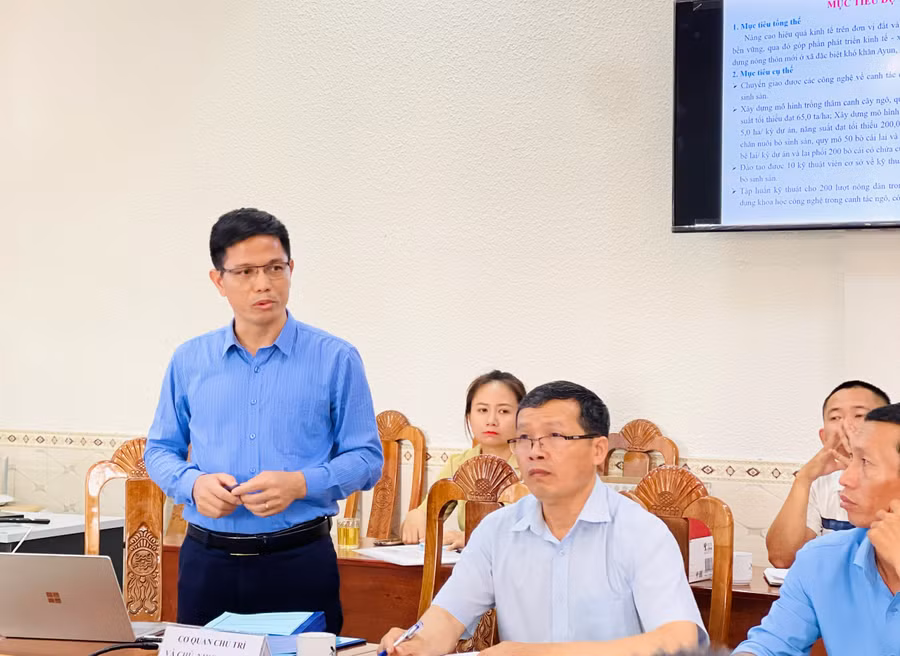 Đại diện nhóm thực hiện trình bày quá trình triển khai dự án. Ảnh: Trần Dung