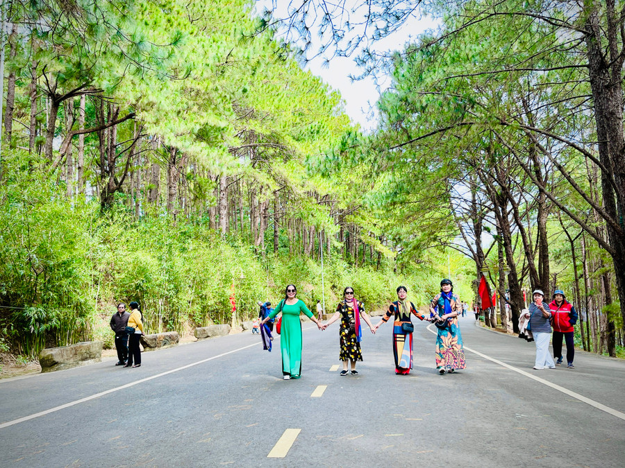 Cảnh quan tự nhiên ở khu vực Biển Hồ được duy tu, bảo vệ cùng các hoạt động văn hóa-du lịch. Ảnh: Mai Ka Cảnh quan tự nhiên ở khu vực Biển Hồ được duy tu, bảo vệ cùng các hoạt động văn hóa-du lịch. Ảnh: Mai Ka