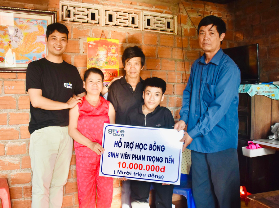 Hội Nạn nhân chất độc da cam/dioxin huyện Chư Sê đã vận động các nguồn lực hỗ trợ, “tiếp bước” cho Tiến vững vàng hơn trên giảng đường Đại học. Ảnh: Trần Dung Hội Nạn nhân chất độc da cam/dioxin huyện Chư Sê đã vận động các nguồn lực hỗ trợ, “tiếp bước” cho Tiến vững vàng hơn trên giảng đường Đại học. Ảnh: Trần Dung