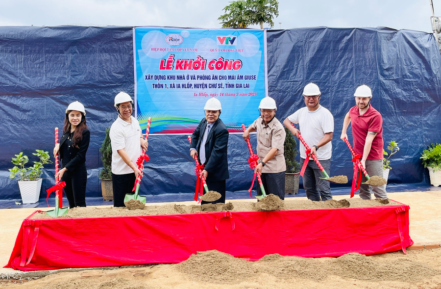 Khởi công xây dựng khu nhà sinh hoạt cho Mái ấm Giuse. Ảnh: Mai Ka Khởi công xây dựng khu nhà sinh hoạt cho Mái ấm Giuse. Ảnh: Mai Ka