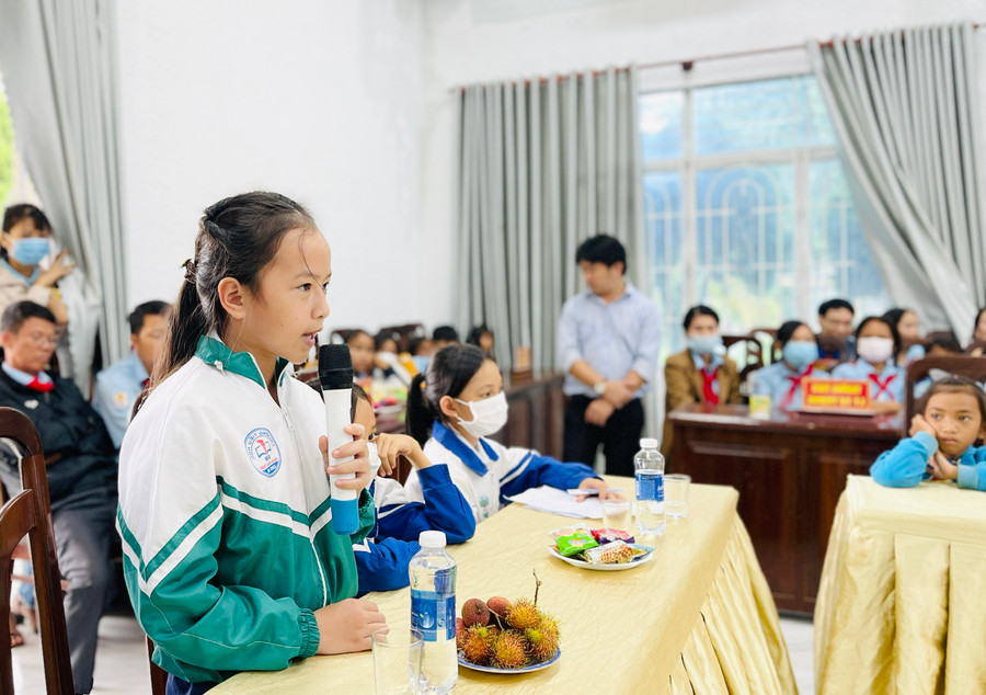 Các điều kiện phục vụ cho thiếu nhi vui chơi, giải trí, học tập được nhiều em quan tâm, đặt câu hỏi tại buổi đối thoại. Ảnh: Trần Dung Các điều kiện phục vụ cho thiếu nhi vui chơi, giải trí, học tập được nhiều em quan tâm, đặt câu hỏi tại buổi đối thoại. Ảnh: Trần Dung