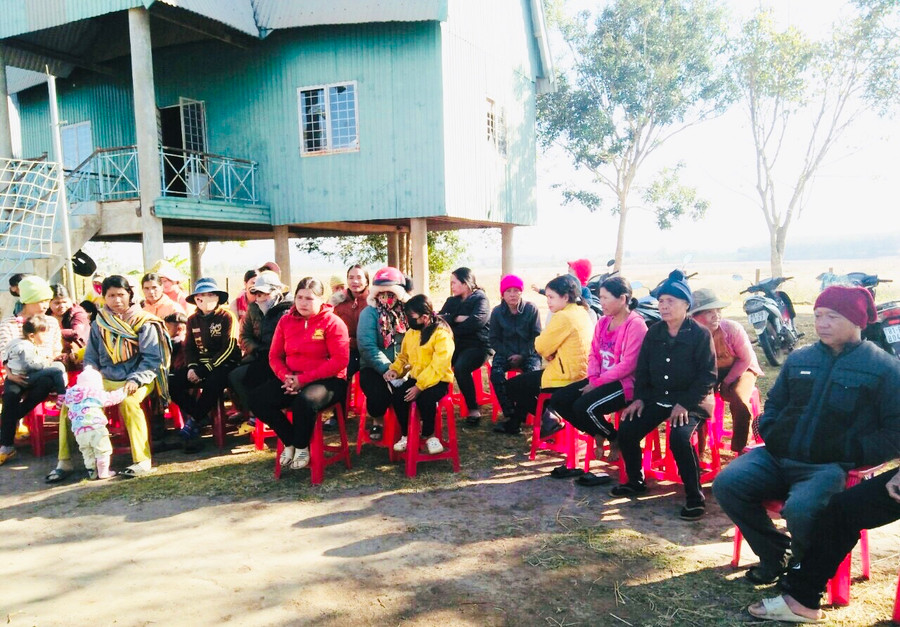 Phụ nữ DTTS xã Ia Phí, huyện Chư Păh tham gia một buổi tuyên truyền về tảo hôn và hôn nhân cận huyết thống. Ảnh: Mai Ka Phụ nữ DTTS xã Ia Phí, huyện Chư Păh tham gia một buổi tuyên truyền về tảo hôn và hôn nhân cận huyết thống. Ảnh: Mai Ka