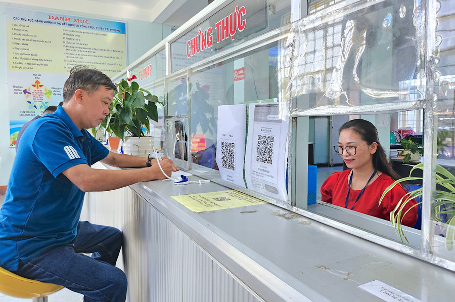 Người dân đến giải quyết TTHC tại bộ phận một cửa của phường Diên Hồng (TP. Pleiku). Ảnh: Mộc Trà Người dân đến giải quyết TTHC tại bộ phận một cửa của phường Diên Hồng (TP. Pleiku). Ảnh: Mộc Trà