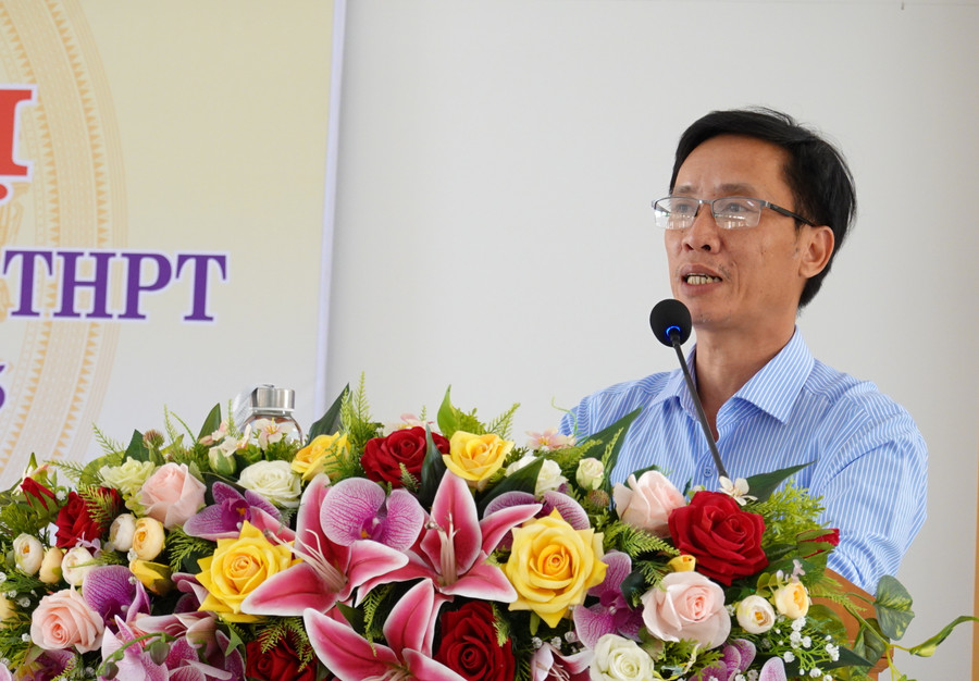 Thầy Nguyễn Văn Tàu-Hiệu trưởng Trường THPT Hoàng Hoa Thám (TP. Pleiku) tán thành thí điểm phương thức thi tuyển kết hợp với xét tuyển sinh vào lớp 10 năm học 2024-2025. Ảnh: Mộc Trà