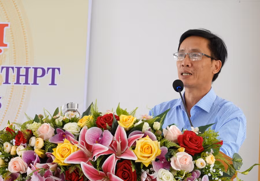 Thầy Nguyễn Văn Tàu-Hiệu trưởng Trường THPT Hoàng Hoa Thám (TP. Pleiku) tán thành thí điểm phương thức thi tuyển kết hợp với xét tuyển sinh vào lớp 10 năm học 2024-2025. Ảnh: Mộc Trà